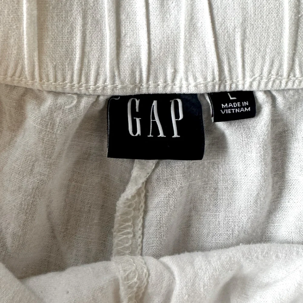 GAP white linen blend high elastic waist shorts with pockets size Large